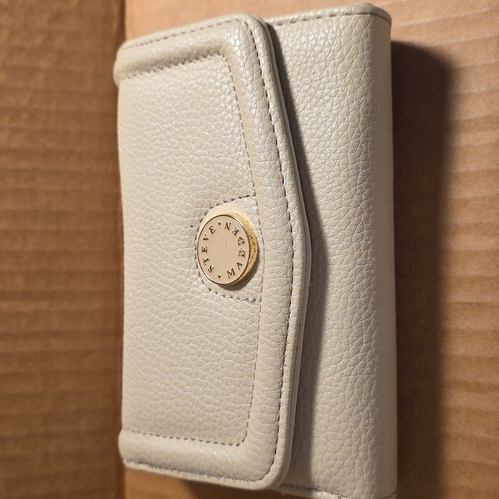 Steve Madden Brett Textured Wallet